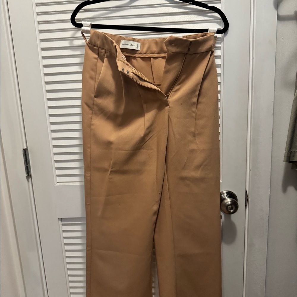 Abercrombie & Fitch Women's Tan Trousers - Picture 4 of 5